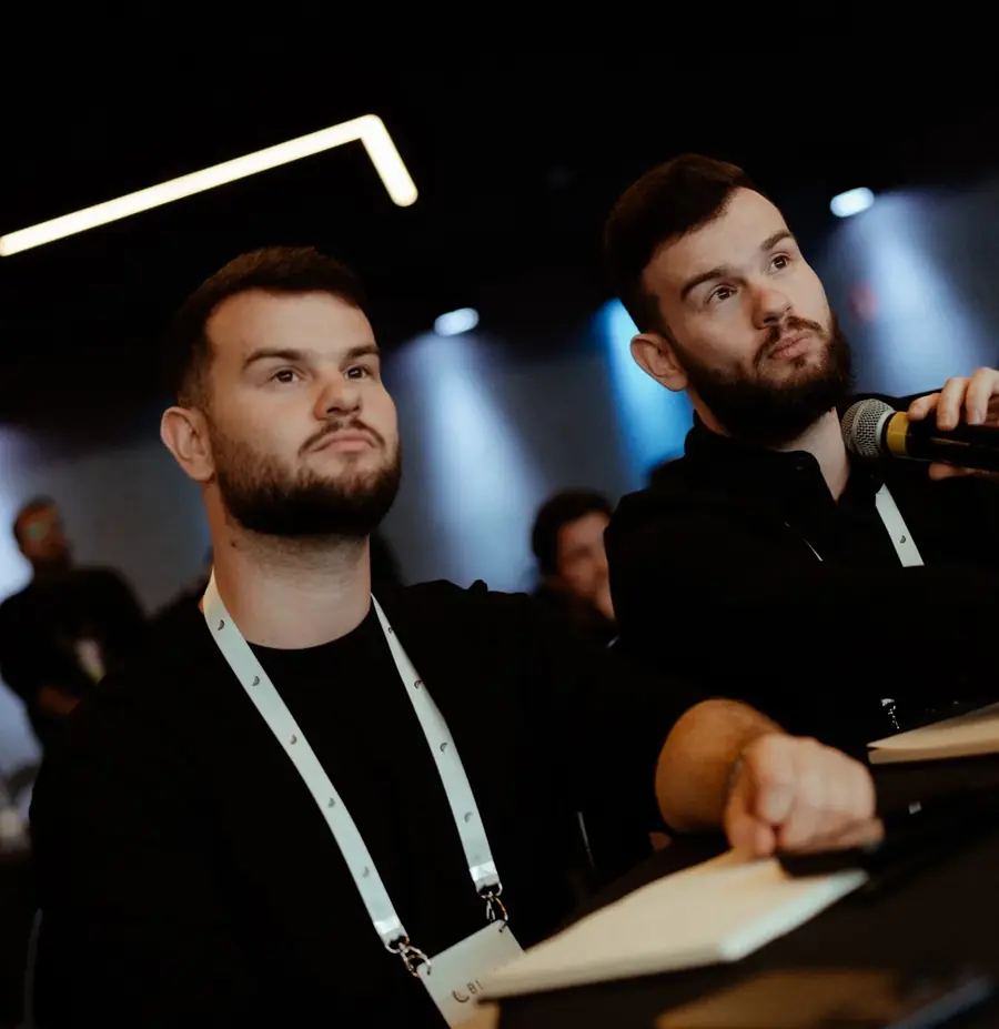 Giovanni Dotti e Victor Dotti, lado a lado em um evento