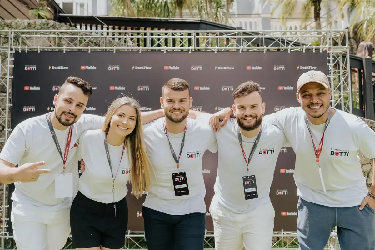 Raniel Xavier, Marina, Victor Dotti, Giovanni Dotti e Diego Quaresma juntos no evento da Comunidade Dotti